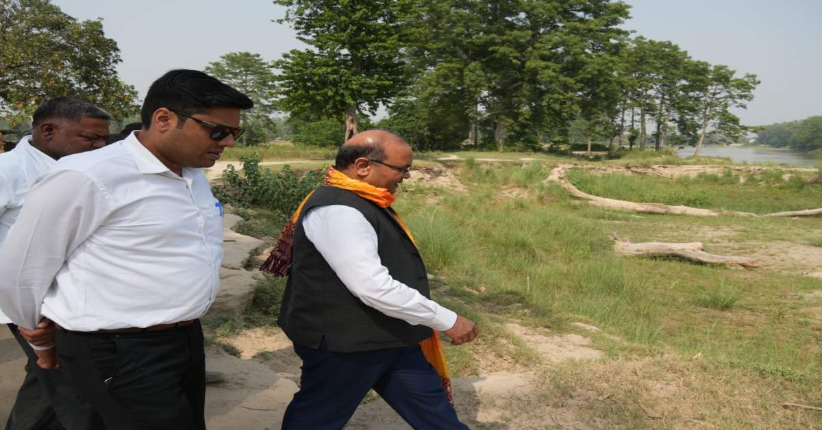नेपाल सीमा पर मेलाघाट में भू कटाव की बाढ़ का संकट, आपदा सचिव ने सुरक्षा कार्य के दिए निर्देश
