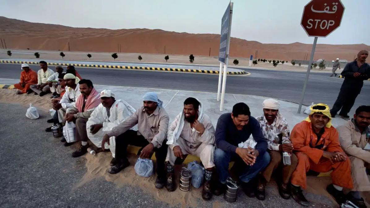 इस्लामाबाद की संसद में जोरदार हंगामा! UAE ने 2 हजार पकिस्तानियों को जबरन वापस भेजा, PAK से अपना कर्ज भी वसूला