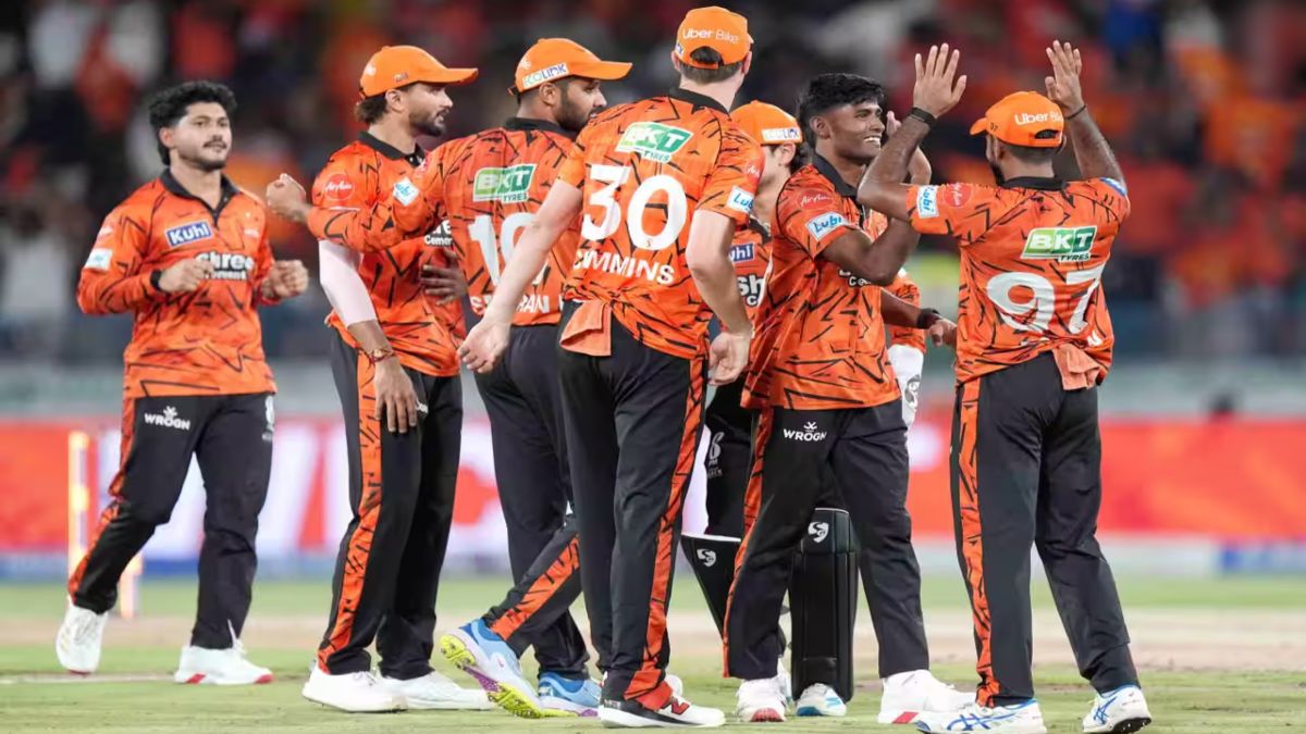 SRH vs RCB IPL 2026: हैदराबाद ने अपने आखिरी लीग मैच में बेंगलुरु को 55 रन से हराया, ईशान ने झटके 2 विकेट
