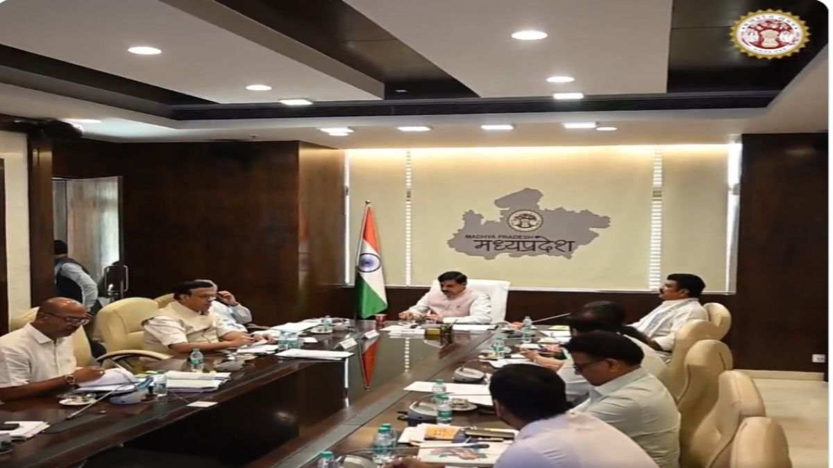 CM डॉ मोहन ने खाद्य विभाग की समीक्षा की: अनाज की बर्बादी रोकने के लिए IIM मुंबई में ट्रेनिंग लेगा अमला, यूलिप सॉफ्टवेयर से होगा वाहनों का सत्यापन