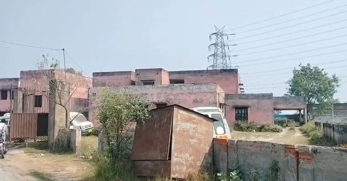 इसे जनता के पैसों की बर्बादी ना कहें तो क्या कहें? 20 साल से बंद पड़ा सरकारी अस्पताल, ग्रामीणों में आक्रोश