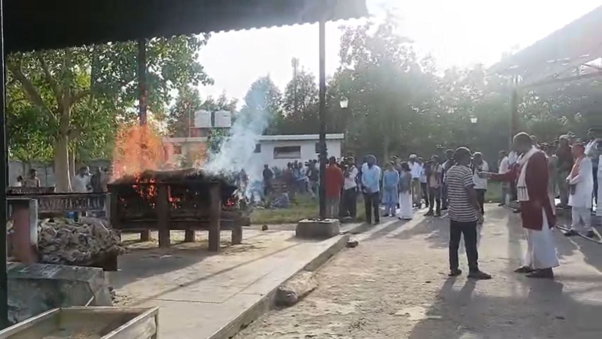 ट्विशा शर्मा केस: 12 दिन बाद अंतिम संस्कार, शव मिलते ही भदभदा श्मशान घाट पर नम आंखों से दी अंतिम विदाई, बिलख पड़ा परिवार