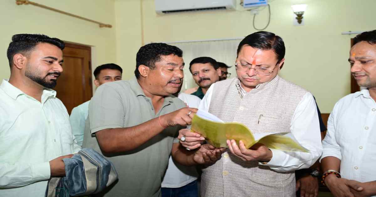 जनता की सरकारः जनप्रतिनिधियों से मुलाकात कर CM धामी ने सुनी जनसमस्याएं, पेयजल आपूर्ति, ग्रामीण सड़कों समेत कई चीजों के लिए दिए अहम निर्देश