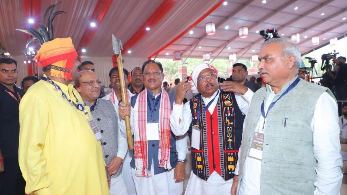 दिल्ली में जनजातीय महा समागम में शामिल हुए CM विष्णुदेव साय, कहा- आदिवासी संस्कृति से खिलवाड़ न किया जाए, देश में डी-लिस्टिंग कानून पास करने की उठाई मांग