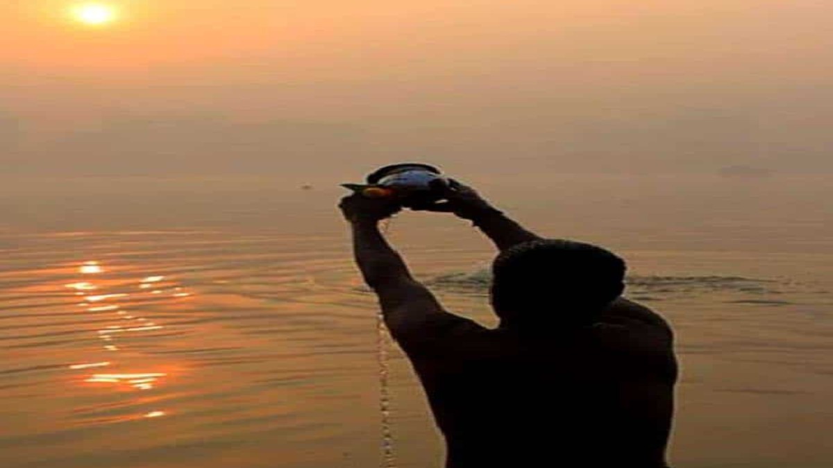 करियर, नौकरी और व्यापार में होती तरक्की के लिए अधिकमास में सूर्य को जल चढ़ाने महत्व, लेकिन सही नियम जानना जरूरी …