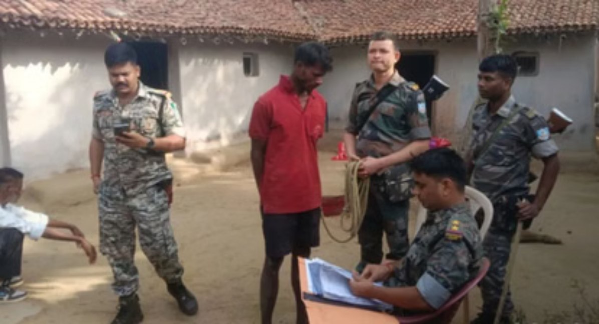 हैवानियत की हदें पार! झारखंड में शख्स ने पिता और पत्नी को उतारा मौत के घाट, तीन साल की बेटी को भी नहीं छोड़ा