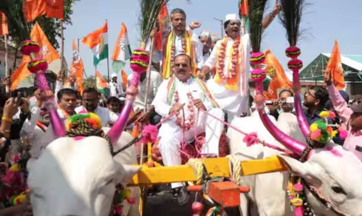 प्याज के गिरती कीमतों को लेकर महाराष्ट्र में बवाल, किसानों का फूटा गुस्सा, सड़कों पर उग्र आंदोलन का लिया रूप