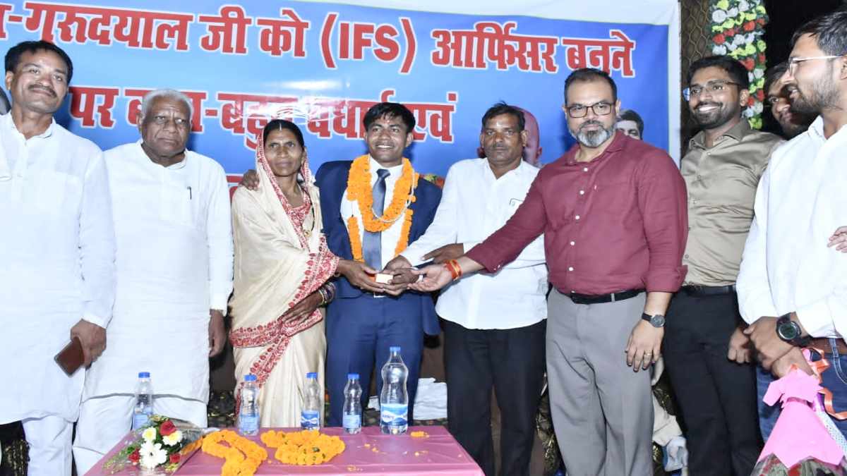 IFS में गुरुदयाल जांगड़े का चयन : विधायक, कलेक्टर और DFO ने घर पहुंचकर दी शुभकामनाएं, गांव को मिली विकास कार्यों की सौगात