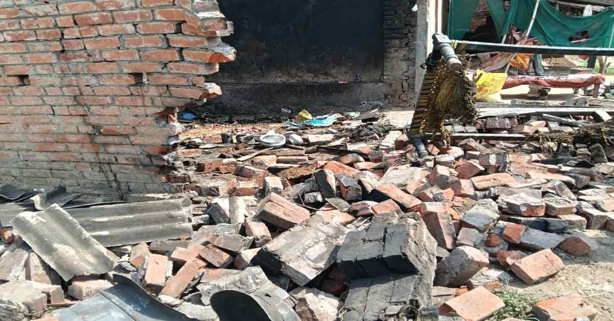 मौत से सामनाः घर में रखा गैस सिलेंडर अचानक हुआ ब्लास्ट, घर के उड़े चिथड़े, 3 किशोरों का हाल देख चीख पड़े लोग