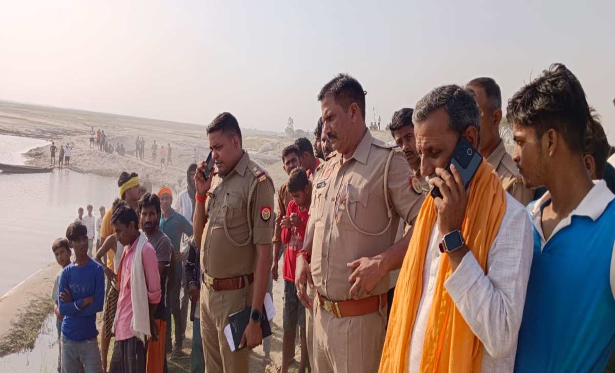 मौज के चक्कर में मौत! घाघरा नदी में नहाने गए 5 दोस्त, गहरे पानी में समाए 3 युवक, तलाश में जुटी पुलिस