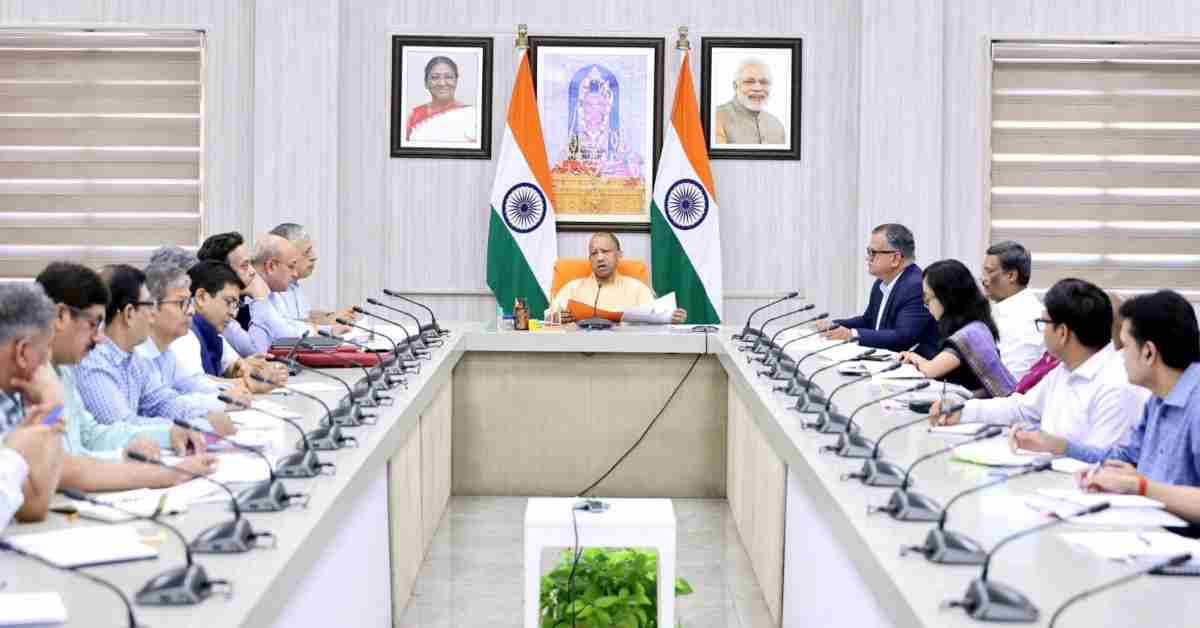 जेवर एयरपोर्ट की राह होगी आसान: CM योगी ने 110 इलेक्ट्रिक बसें चलाने के दिए निर्देश, कहा- उड़ान संचालन से पहले सार्वजनिक परिवहन व्यवस्था सुदृढ़ करें
