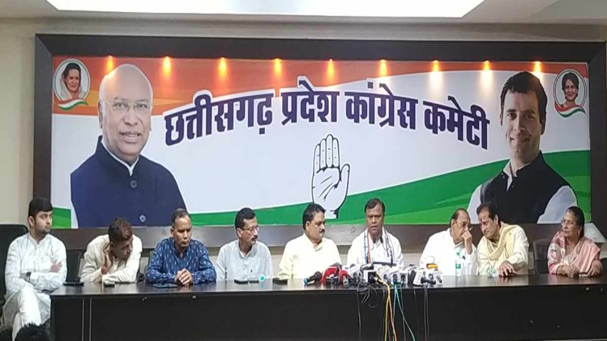 विश्रामपुर विवाद पर कांग्रेस की PC : दीपक बैज ने उठाए सवाल, कहा – क्या प्रदेश में दो तरह का कानून चल रहा? FIR दर्ज कराने धरने पर बैठना पड़ा…
