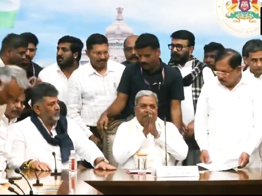 सिद्धारमैया ने सीएम पद से दिया इस्तीफा, राजभवन जाकर राज्यपाल के सेक्रेटरी को सौंपा त्यागपत्र ; देखें प्रेस कॉन्फ्रेंस