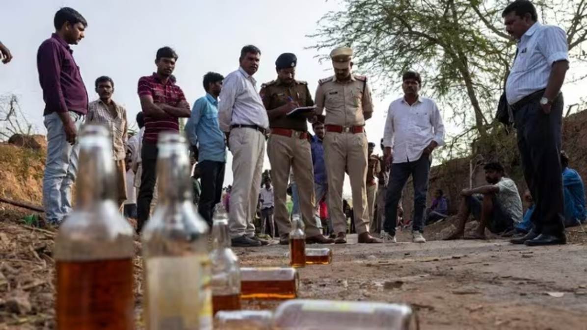 पुणे और पिंपरी-चिंचवड़ शराब कांड में 24 की मौत और 22 हुए गिरफ्तार, 21अधिकारियों का भी निलंबन
