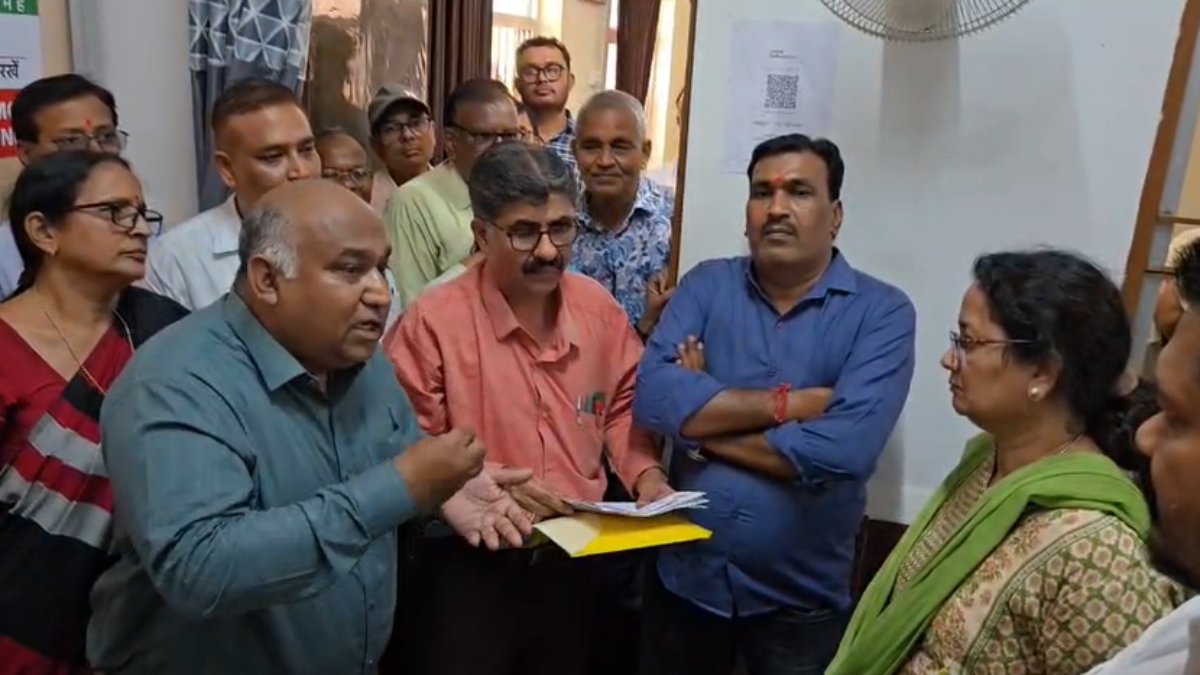 8 प्राचार्यों के सस्पेंशन से बढ़ा विवाद: अपने ही निलंबन आदेश की पुष्टि नहीं कर पा रहा प्रशासन! प्राचार्यों ने खोला मोर्चा