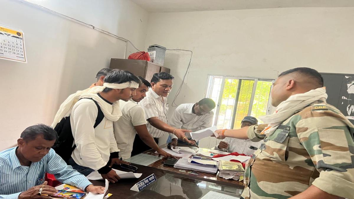 चुनावी मैदान में उतरा हत्या का आरोपी : बीजेपी नेता के मर्डर के बाद खाली था सीट, जेल में बंद आरोपी ने भरा नामांकन