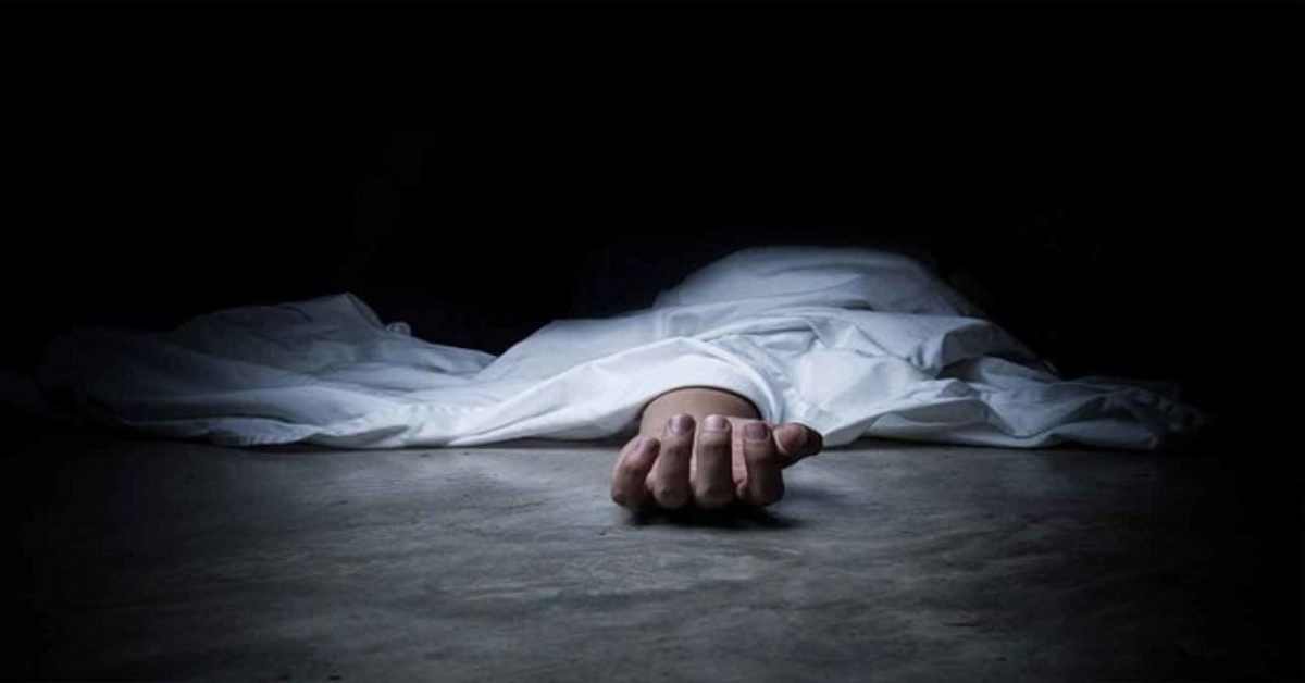 मौत का सफरः पति के साथ बाइक पर जा रही थी महिला, रास्ते में हुआ कुछ ऐसा कि चली गई जान