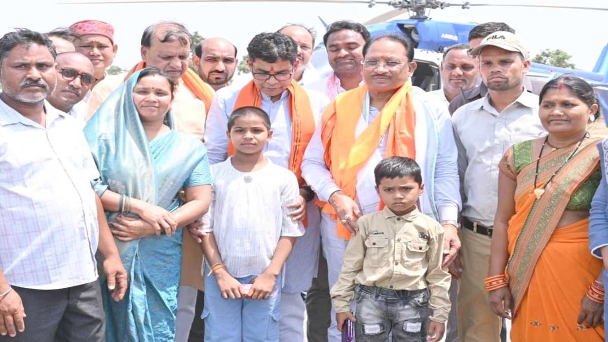 सुशासन तिहार : सीएम साय के सामने महिलाओं ने साझा किए अनुभव, कहा – बच्चों के भविष्य का सहारा बनी महतारी वंदन योजना बनी