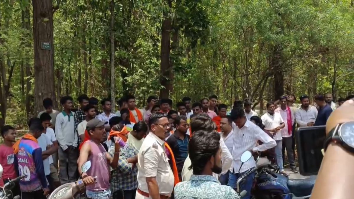 CG News : धर्मांतरित महिला के शव दफनाने को लेकर विवाद, पुलिस को करना पड़ा हस्तक्षेप