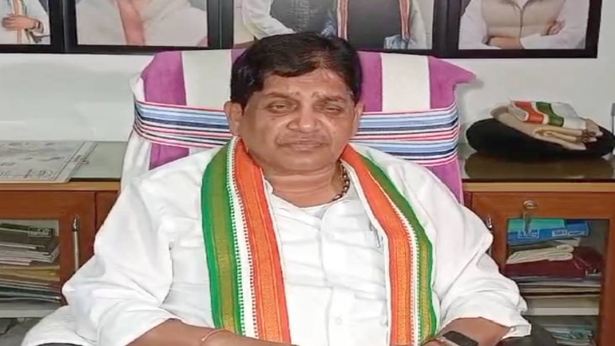 कांग्रेस को अर्बन नक्सली बताने पर सियासत : पूर्व मंत्री डहरिया ने कहा – मोदी खुद नहीं समझ पाते क्या बोलते हैं…