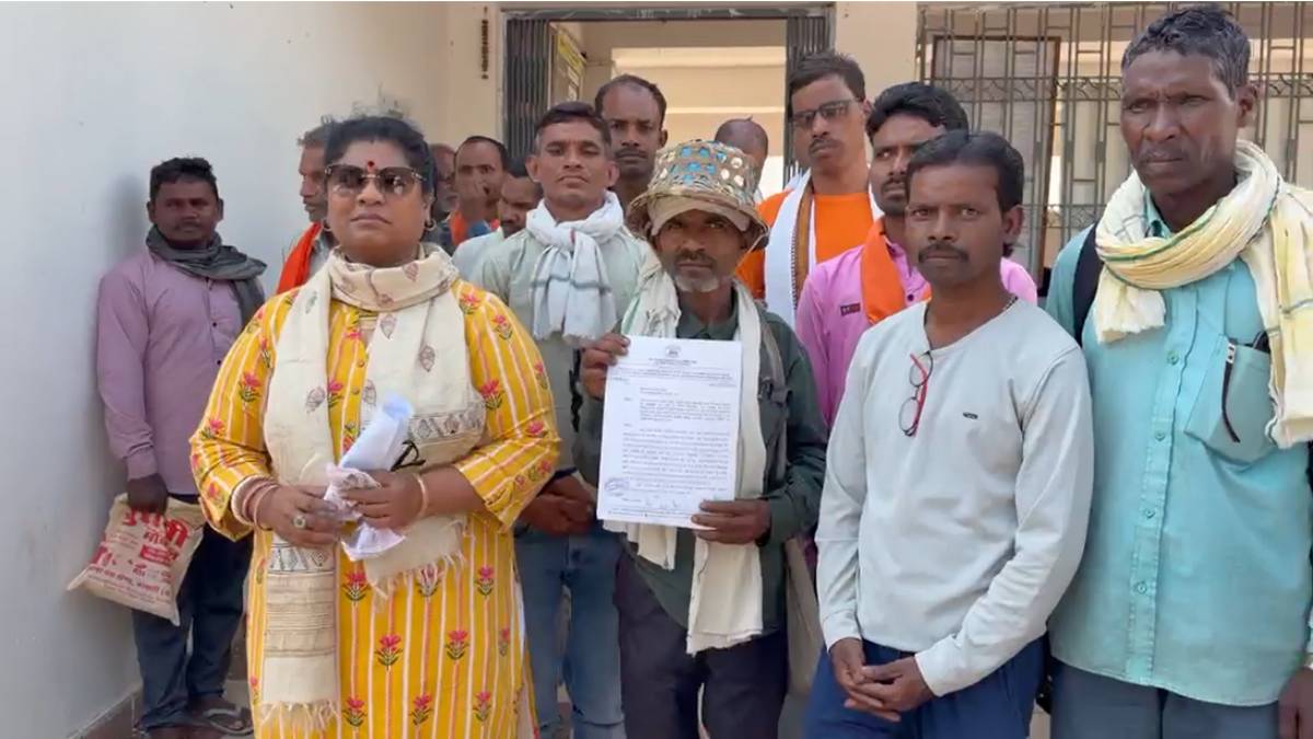 फर्जी ‘बैगा’ प्रमाण पत्र से नौकरी पाने का आरोप : समाज के लोग पहुंचे कलेक्ट्रेट, कहा – फर्जीवाड़ा करने वालों पर हो कार्रवाई