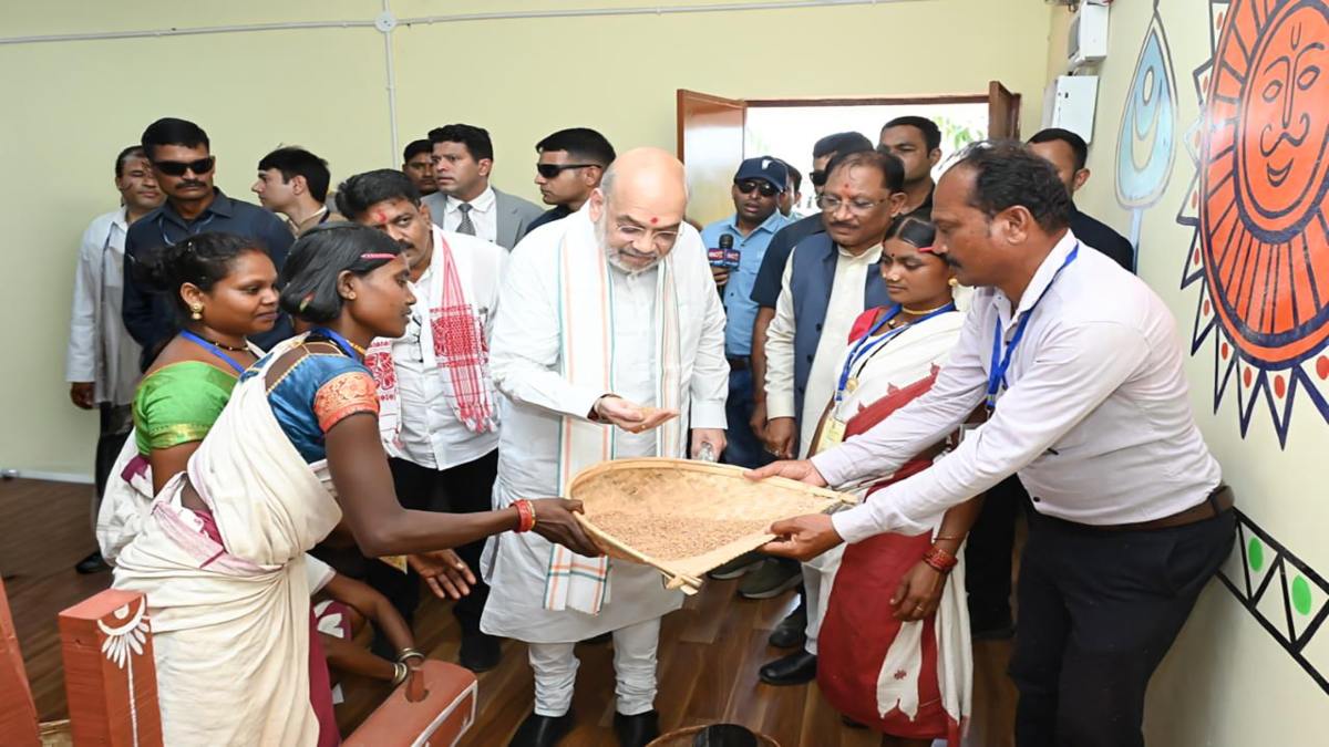 देश का सबसे विकसित आदिवासी संभाग बनेगा बस्तर : गृहमंत्री अमित शाह ने दोहराया संकल्प, कहा – सेवा डेरे से बदलेगी लोगों की जिंदगी, विकास की बढ़ेगी रफ्तार