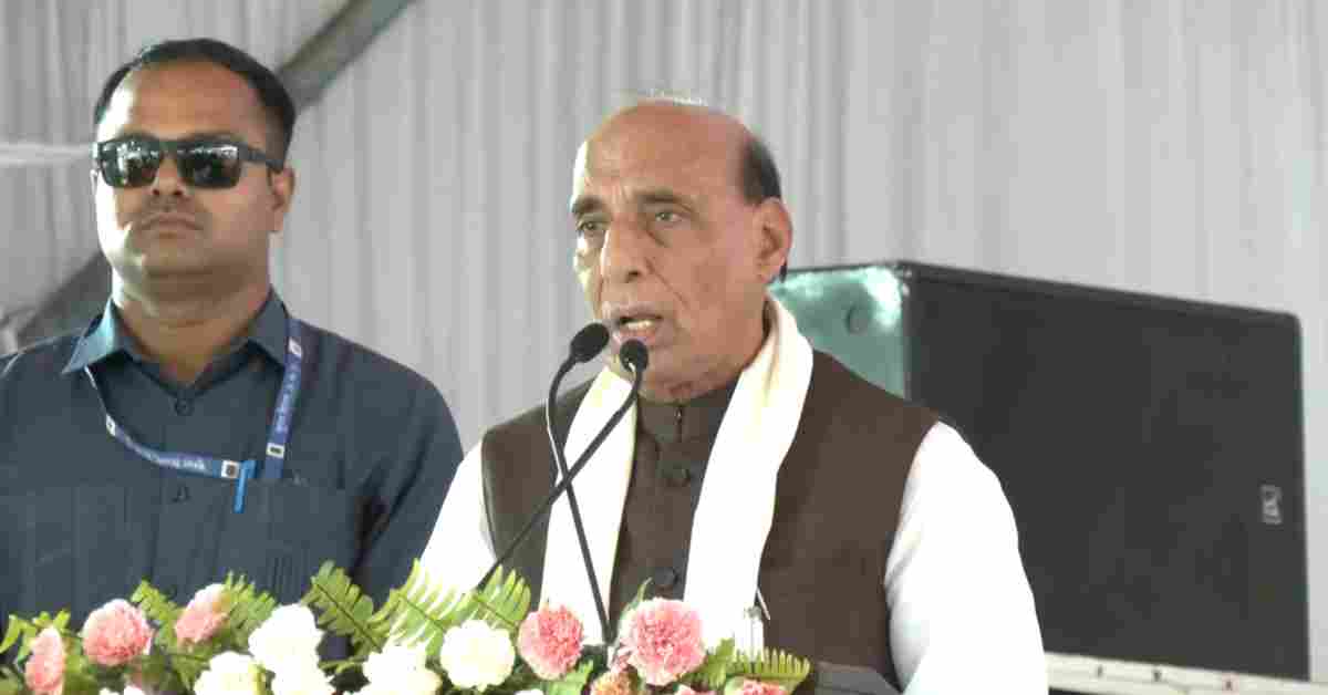 ‘पहले इन्वेस्टर्स आने से डरते थे…’, राजनाथ सिंह ने योगी की तारीफ, कहा- उन्होंने जिस तरह यहां के बिगड़े हुए लॉ एंड ऑर्डर को संभाला, वह काबिले तारीफ