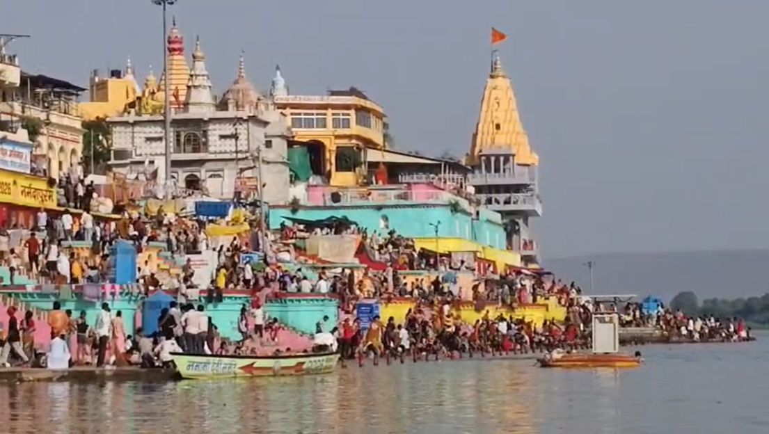 गंगा दशहरा विशेष: अपनी बहन नर्मदा से मिलने आती हैं मां गंगा, स्नान से मिलता है दोगुना पुण्य, घाटों पर उमड़ा आस्था का सैलाब, 251 दीपों से शाम को भव्य महाआरती
