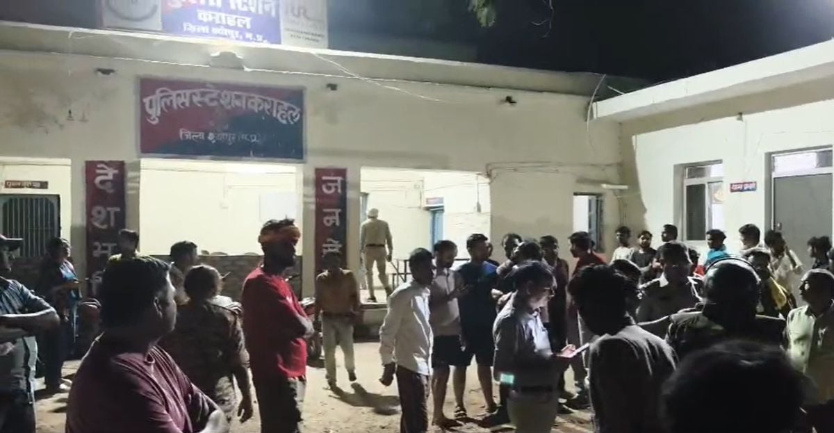 श्योपुर में बवाल: जमीन विवाद में आदिवासी की गोली मारकर हत्या, लाठी-डंडे लेकर थाने पहुंचे ग्रामीणों ने की तोड़फोड़, पुलिस ने दागे आंसू गैस के गोले