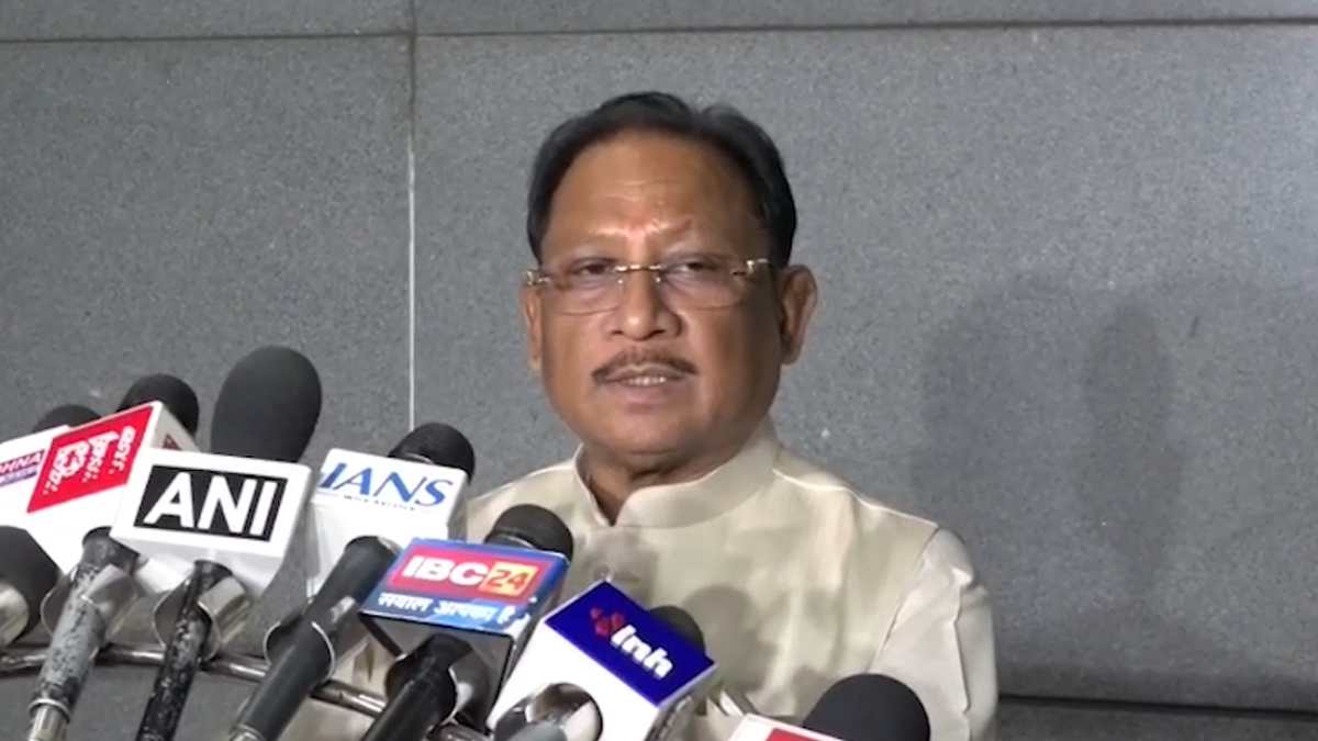 दिल्ली रवाना हुए सीएम साय, कहा – केंद्रीय मंत्रियों से मुलाकात करेंगे, छत्तीसगढ़ के विकास से जुड़े मुद्दों पर होगी चर्चा