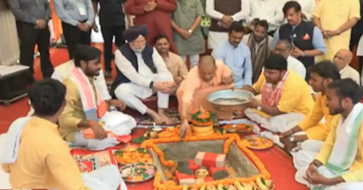 सीएम योगी ने किया गोरखपुर अंतरराष्ट्रीय क्रिकेट स्टेडियम का भूमिपूजन, केंद्रीय मंत्री हरदीप पुरी भी रहे मौजूद