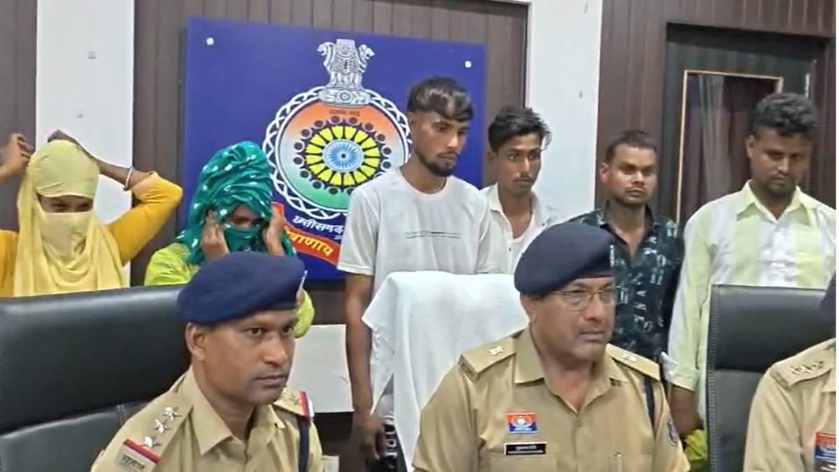 सूने मकानों में चोरी का खुलासा : सात आरोपी गिरफ्तार, चोरी के जेवरात और घरेलू सामान बरामद