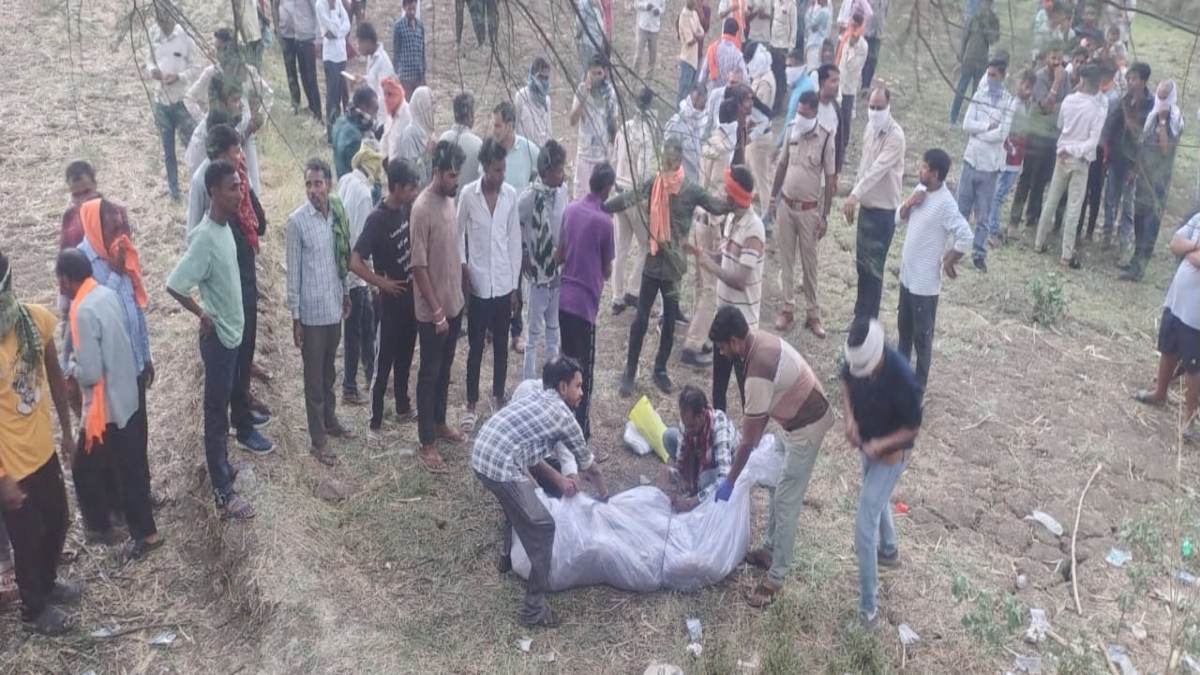बड़ी खबर : कई टुकड़ों में मिला युवक का शव, बोरी से उठी बदबू ने खोला हत्या का राज, इलाके में दहशत