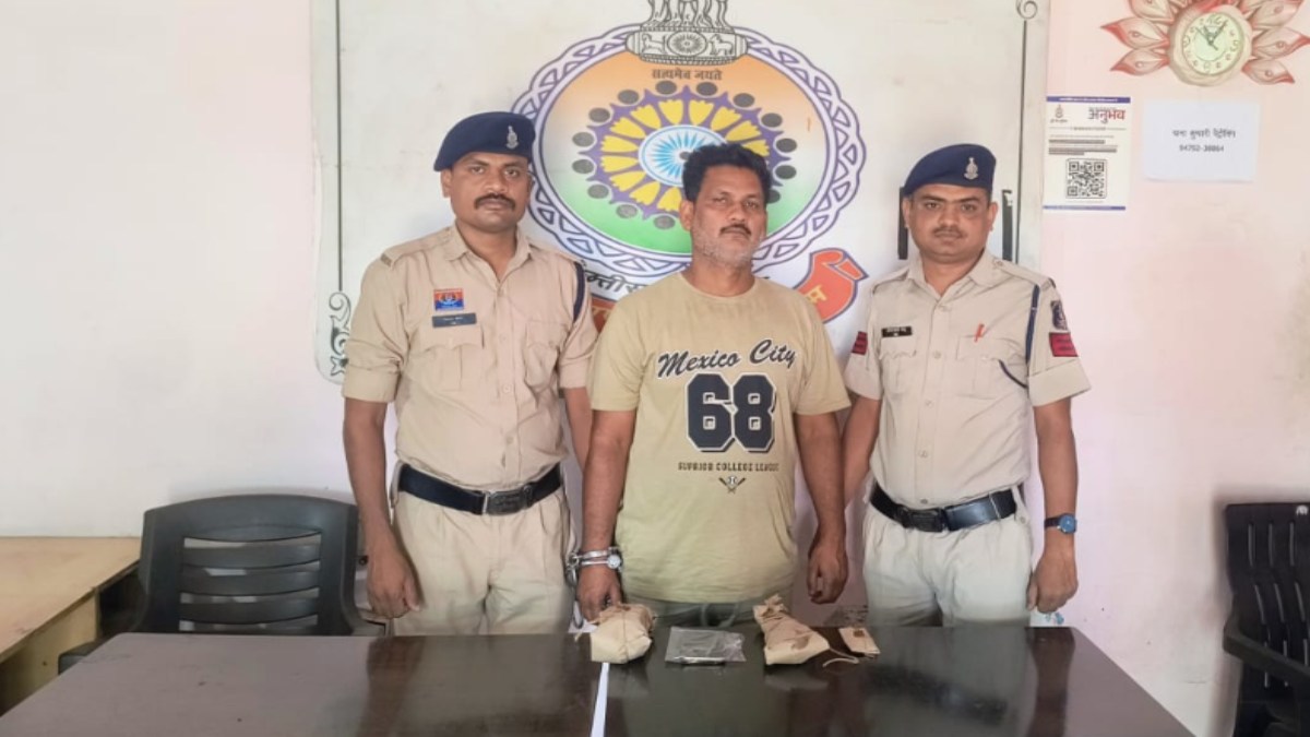 देशी कट्टा और जिंदा कारतूस के साथ युवक गिरफ्तार, बेचने के फिराक में था आरोपी, दो लाश कैश भी बरामद
