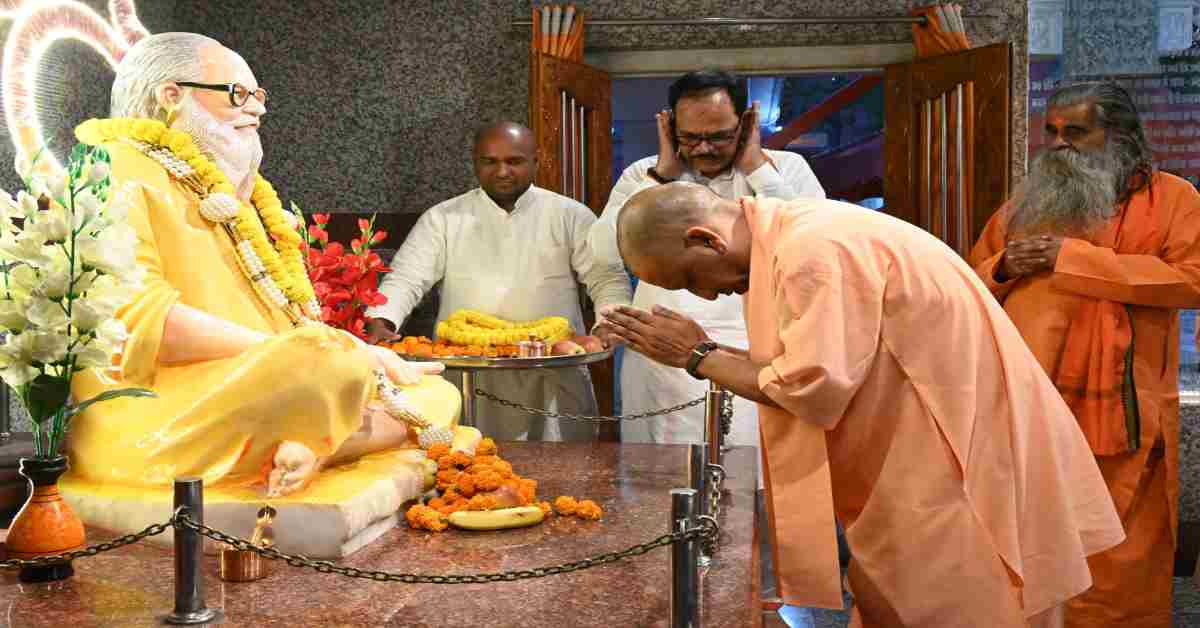 गोरखपुर दौरे पर CM योगी, बाबा गोरक्षनाथ जी का लिया आशीर्वाद, महंत अवैद्यनाथ की समाधि पर की पूजा अर्चना