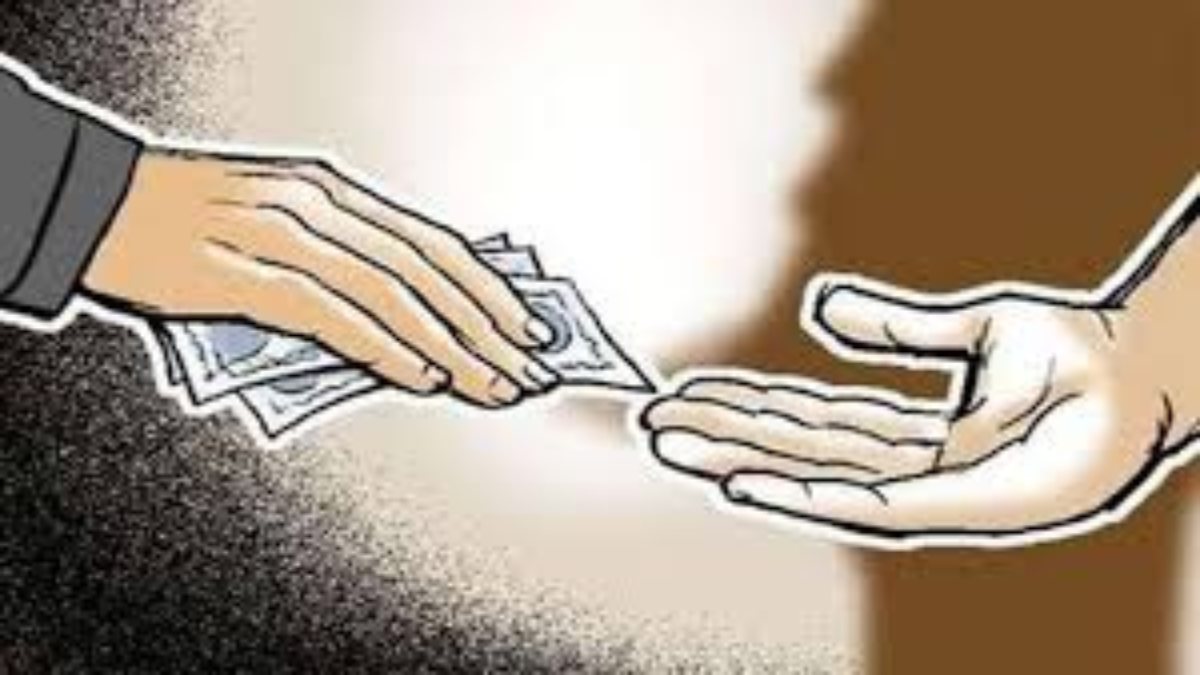 कानूनगो को नक्शा ठीक करने के नाम पर घूस मांगना पड़ा महंगा, विजिलेंस ने रंगे हाथों दबोचा