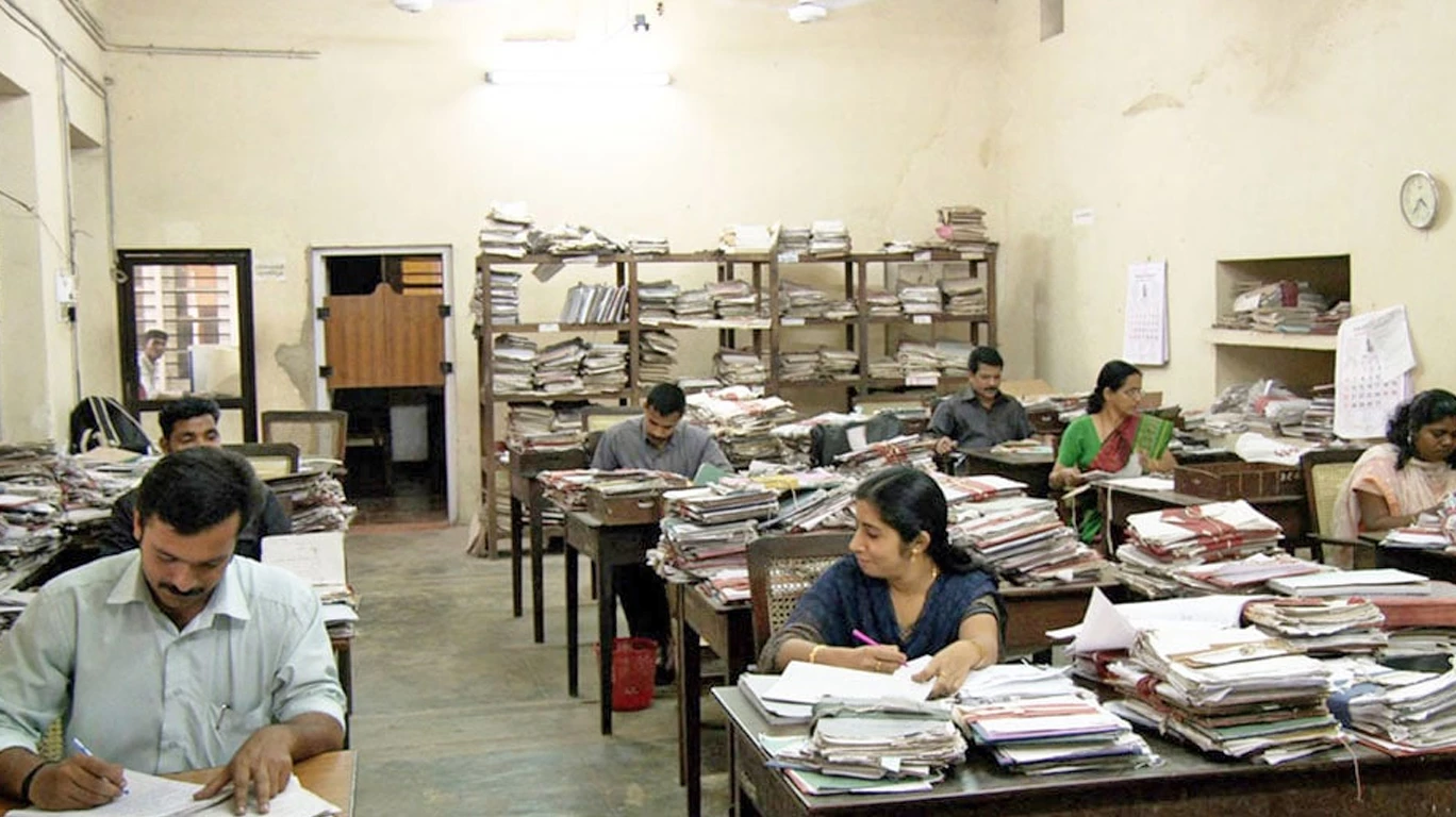 ठेकेदारी प्रथा खत्म करने का बड़ा फैसला, यहाँ 65 हजार कर्मचारियों को पक्का करने का रास्ता साफ