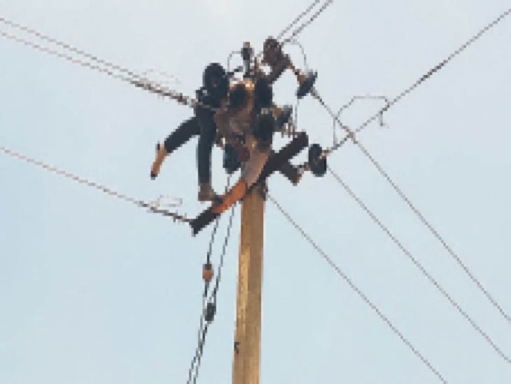 जींद में करंट लगने से लाइनमैन की दर्दनाक मौत, पोस्टमार्टम में देरी पर भड़के परिजनों ने लगाया गोहाना मार्ग पर जाम