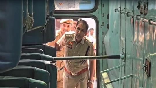 जींद में बड़ा सड़क हादसा: स्कूटी सवार को बचाते समय पलटी हरियाणा रोडवेज की बस, दीवार तोड़कर रेस्ट हाउस में घुसी