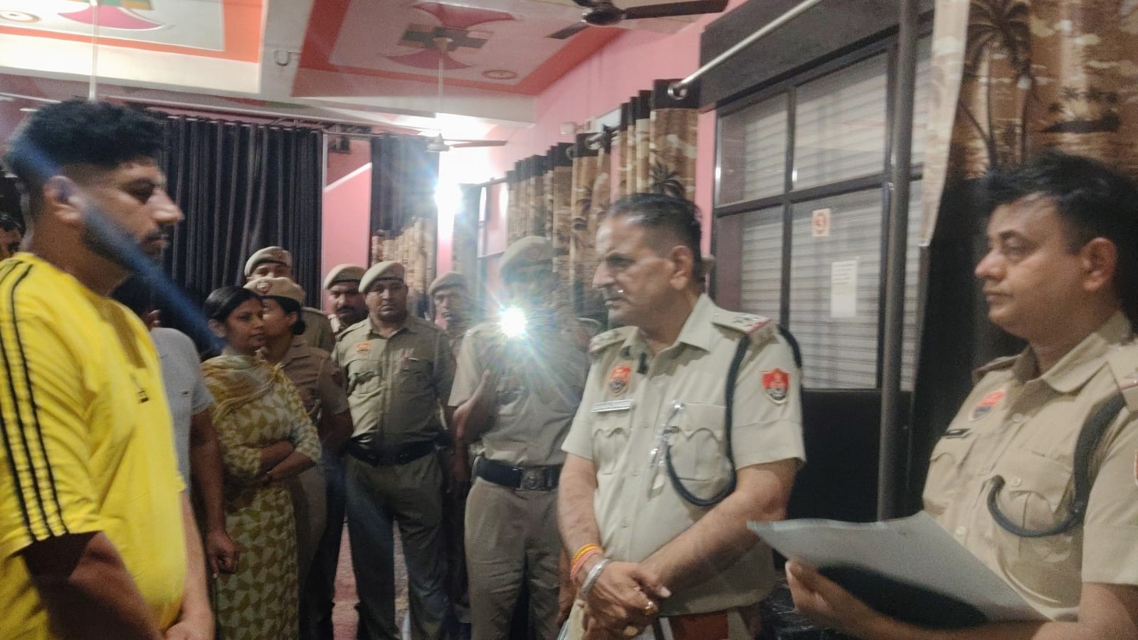 हाईवे के ढाबों पर नशे के खिलाफ पुलिस की छापेमारी; अवैध शराब परोसने वालों में मचा हड़कंप, जानें पूरा मामला
