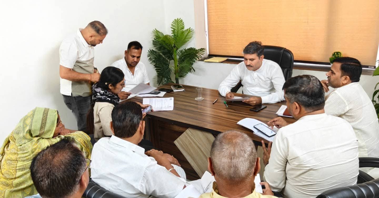 कैथल: विधायक सतपाल जाम्बा ने कपिल कमल में सुनीं जन समस्याएं, अधिकारियों को दिए समाधान के निर्देश
