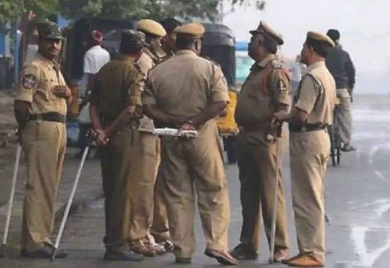 वारंटी को पकड़ने गई पुलिस टीम पर हमला, ASI हुआ घायल