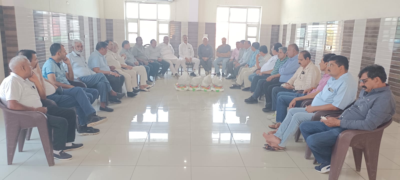कैथल: पंजाबी सेवा सदन ने जरूरतमंदों को बांटा राशन, मुफ्त कंप्यूटर कोर्स का नया सत्र भी जल्द होगा शुरू