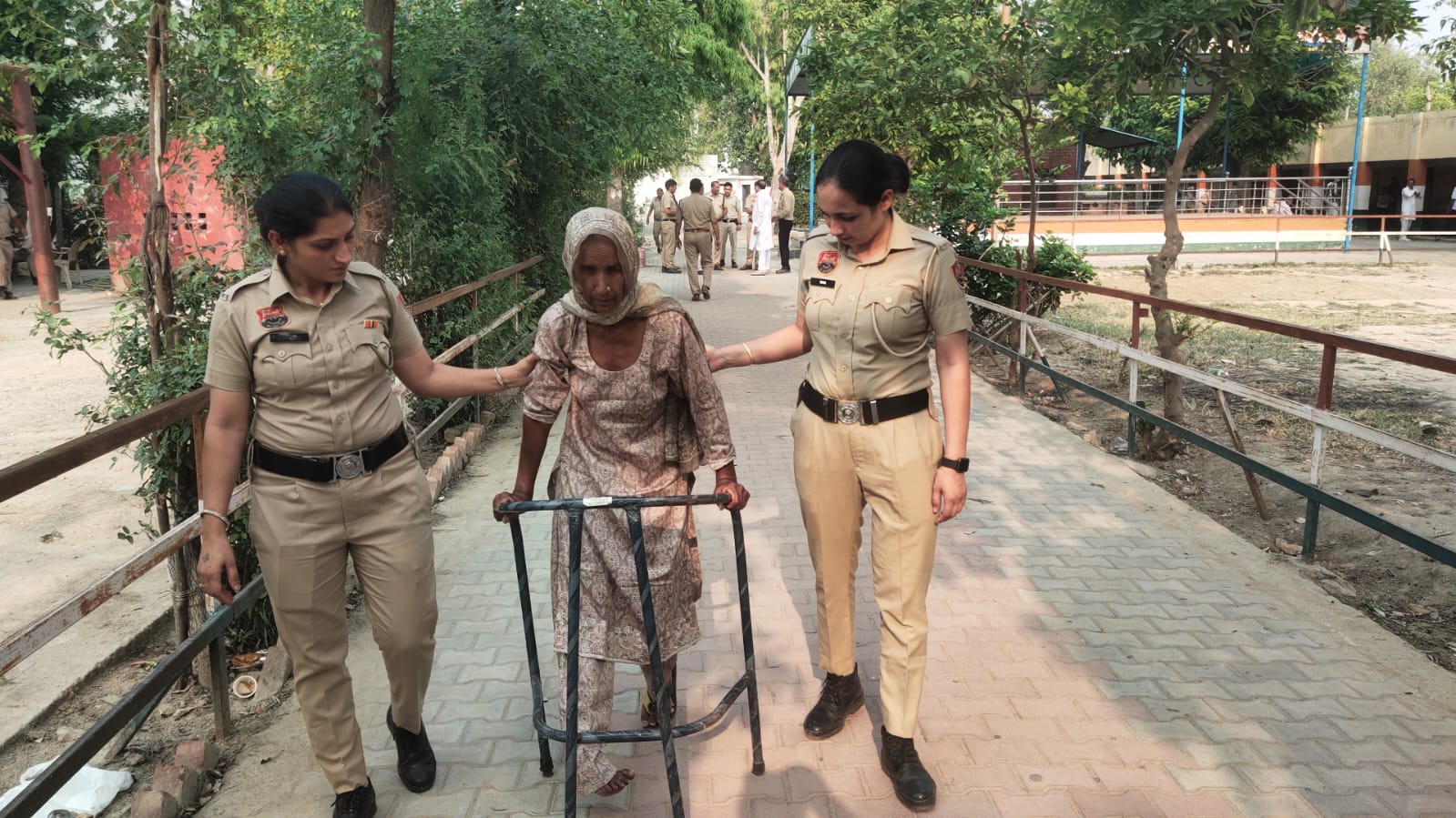 कैथल: पोलड़ और ढांड में सरपंच चुनाव शांतिपूर्ण संपन्न, पुलिस ने सुरक्षा के साथ पेश की मानवता की मिसाल