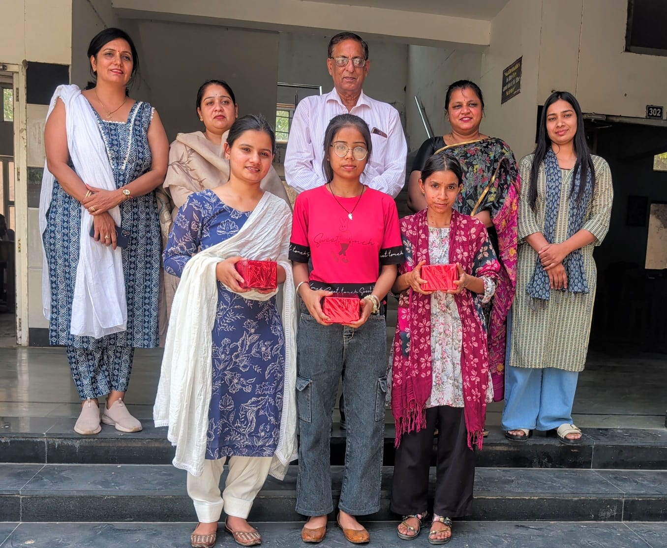 बी.ए.जे.एम.सी. परीक्षा परिणाम में आई.जी. कॉलेज कैथल की छात्राओं का जलवा, कोमल-ममता रहीं टॉपर