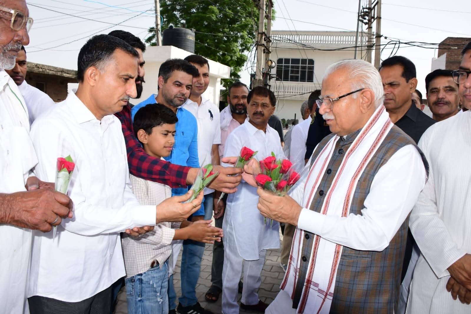 करनाल में विकास दौरा: मनोहर लाल खट्टर ने 10 गांवों का किया निरीक्षण, योजनाओं की जमीनी हकीकत परखी