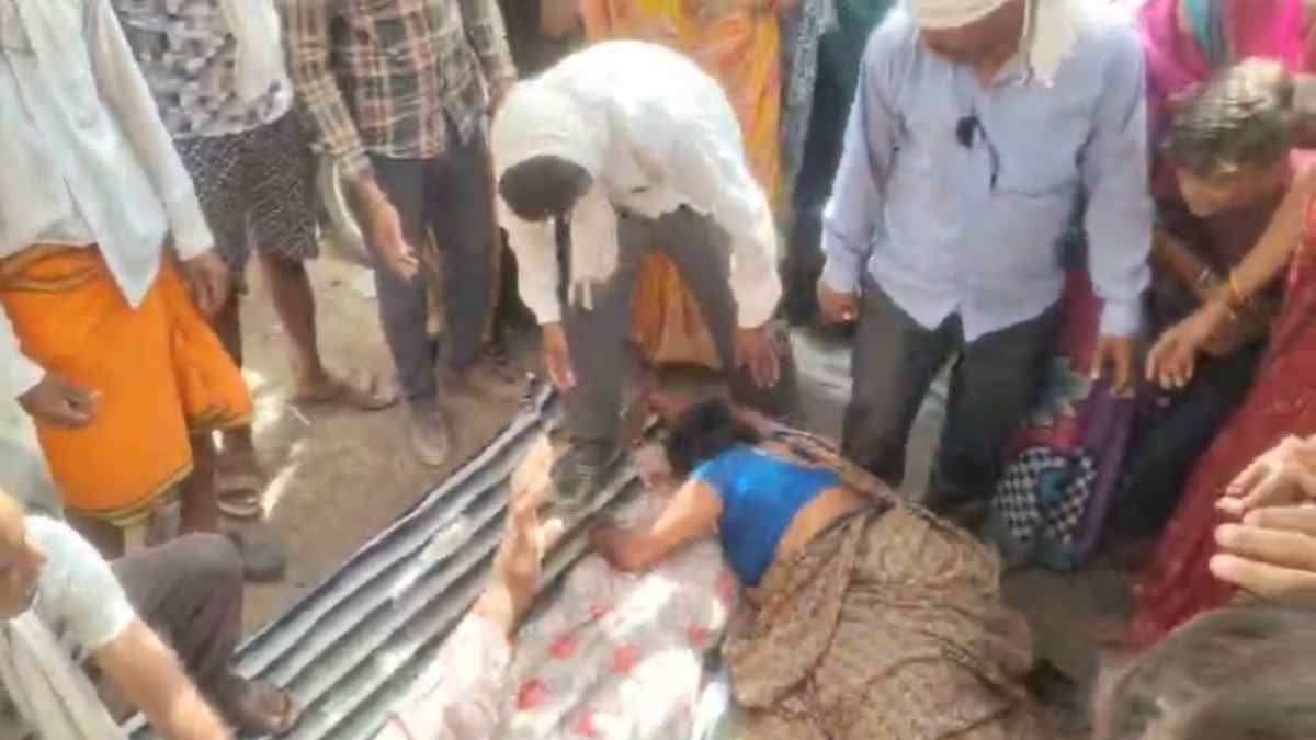 तेंदूपत्ता तोड़ने के दौरान पेड़ से गिरा युवक, अस्पताल पहुंचने से पहले हुई मौत, परिवार ने सरकार से लगाई मदद की गुहार