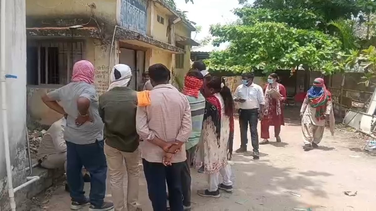 नवविवाहिता ने किया सुसाइड: फांसी के फंदे पर लटकी मिली लाश, इलाके में फैली सनसनी
