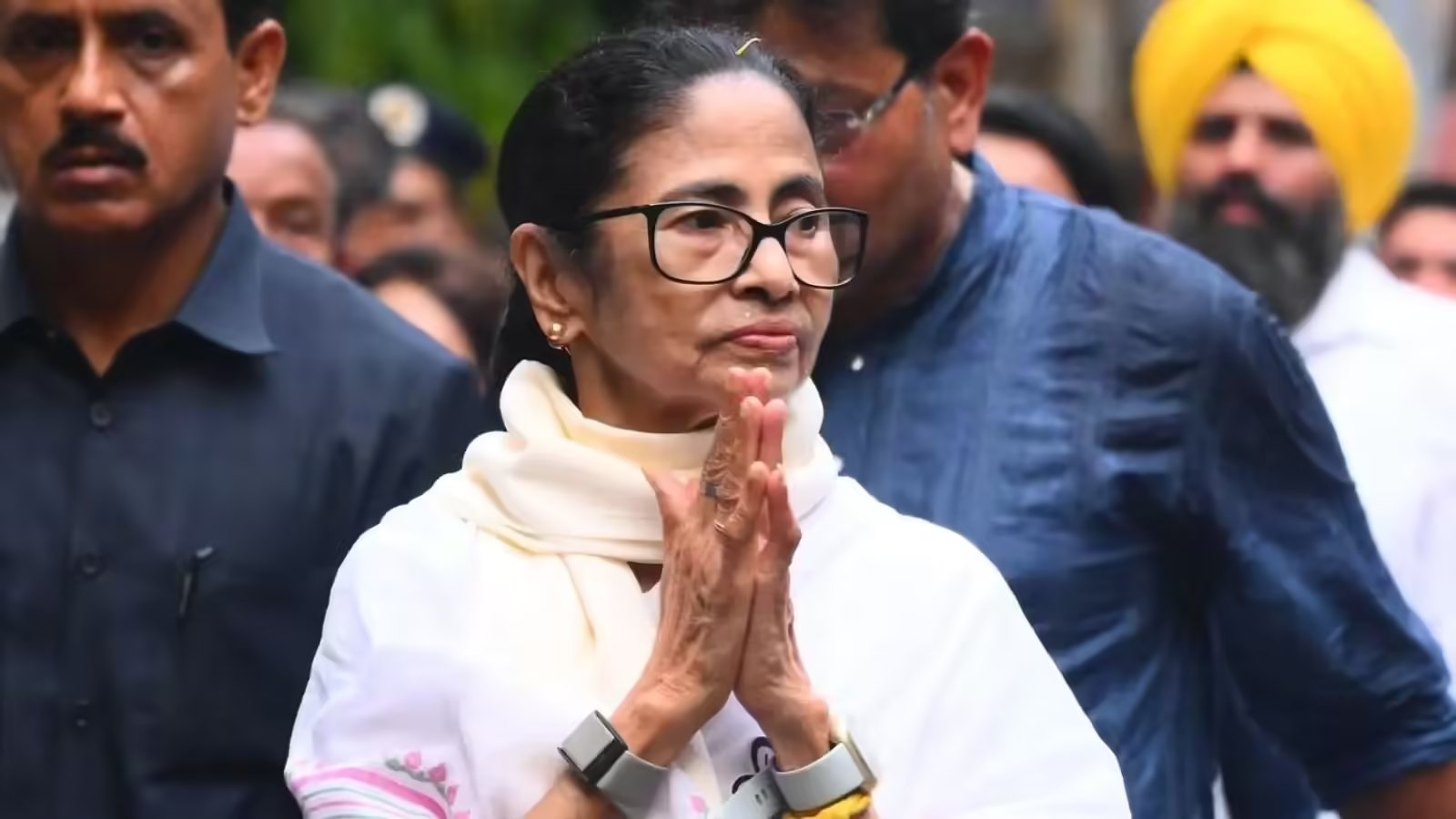 TMC में बढ़ रही अंदरूनी कलह ? ममता की अहम बैठक में 80 में से सिर्फ 20 MLA ही पहुंचे, रद्द करनी पड़ी मीटिंग