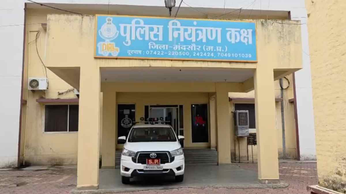 पुलिस की नाक के नीचे चल रही थी ड्रग्स की फैक्ट्री! सेंट्रल नारकोटिक्स ने मारा छापा, SP ने चौकी प्रभारी समेत 3 को किया सस्पेंड